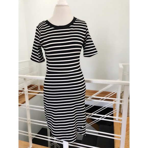 𝓑&𝓦 𝓢𝘵𝘳𝘪𝘱𝘦𝘥 𝓓𝘳𝘦𝘴𝘴 🖤 - Picture 2 of 5